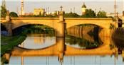 Marek Tuháček: Saský most (Na fotce můžem vidět zrcadlící se historickou mostní konstrukci , zvýrazněnou zapadajícím sluncem, které jsem měl v tu chvíli za zády. v pozadí je zahrnuta vodárenská věž Plzeňského pivovaru)