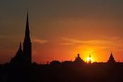 Večerní silueta | Pohled na siluetu města před západem slunce. | autor: Lucie Novotná
